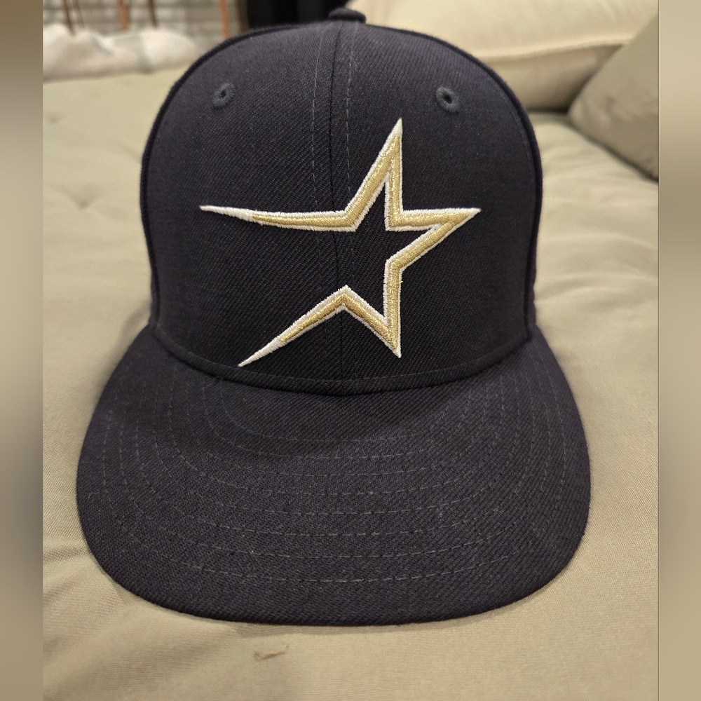 Houston Astros fitted hat. Size 7.